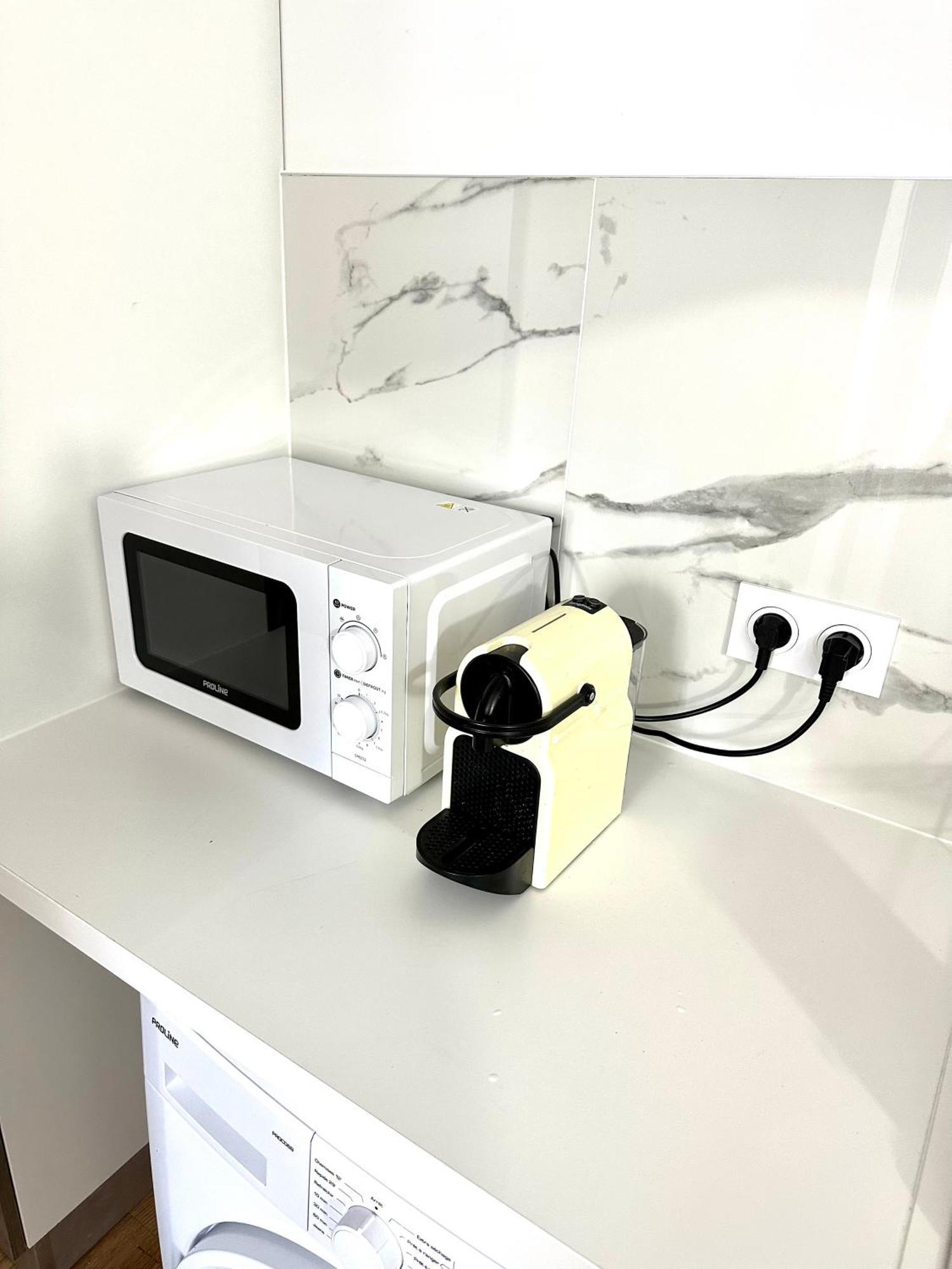 Refait A Neuf 2 Pieces - - Equipe - Parking Parijs