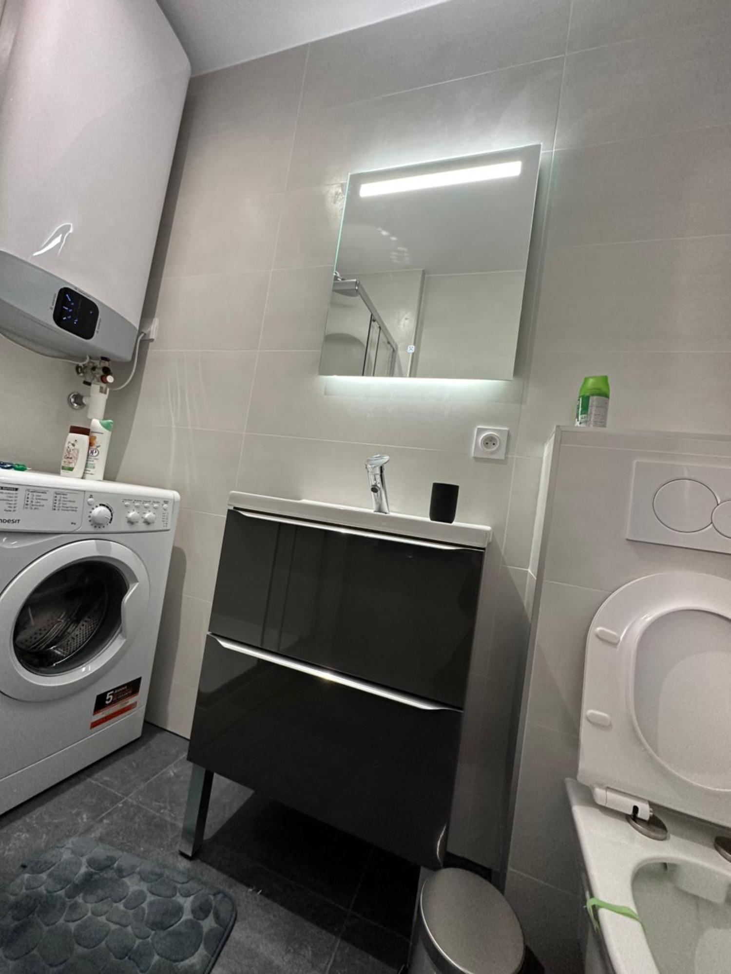 Refait A Neuf 2 Pieces - - Equipe - Parking